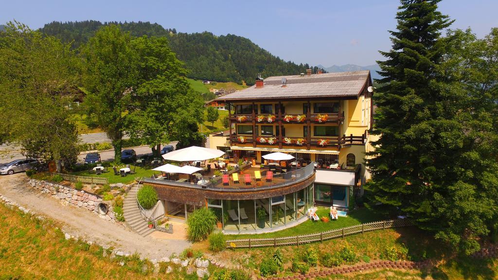 Naturhotel Taleu Buerserberg Exterior photo