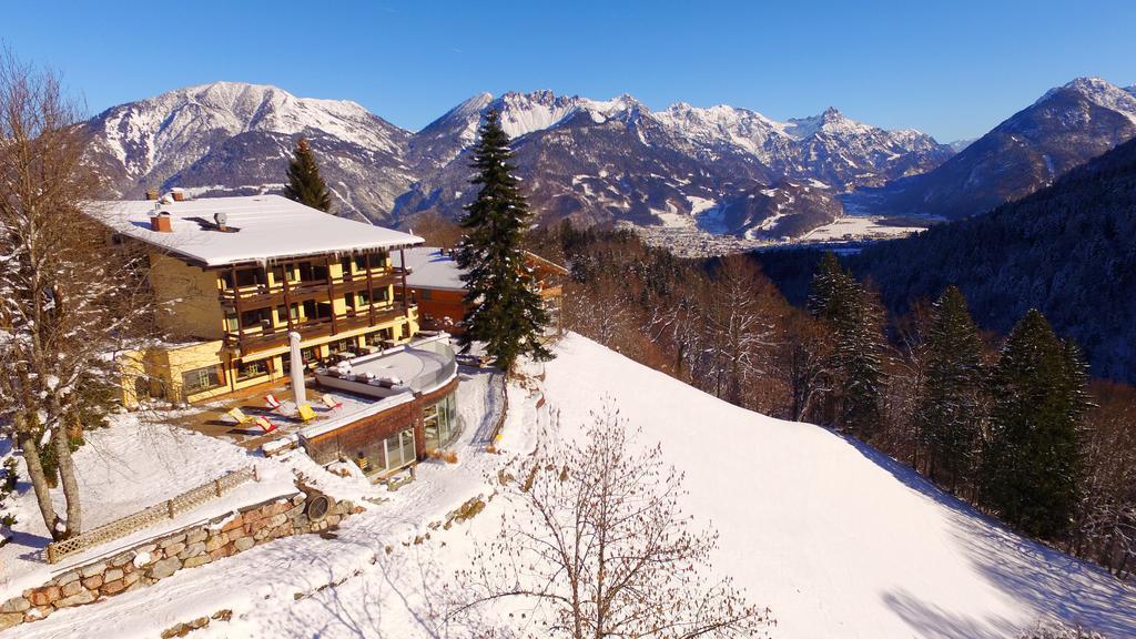 Naturhotel Taleu Buerserberg Exterior photo