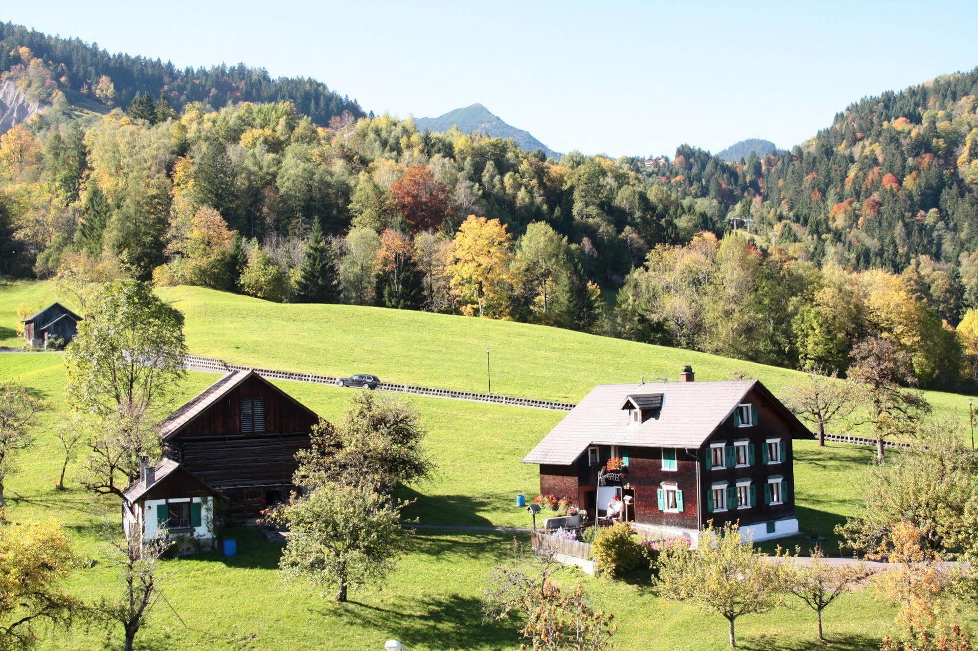 Naturhotel Taleu Buerserberg Exterior photo